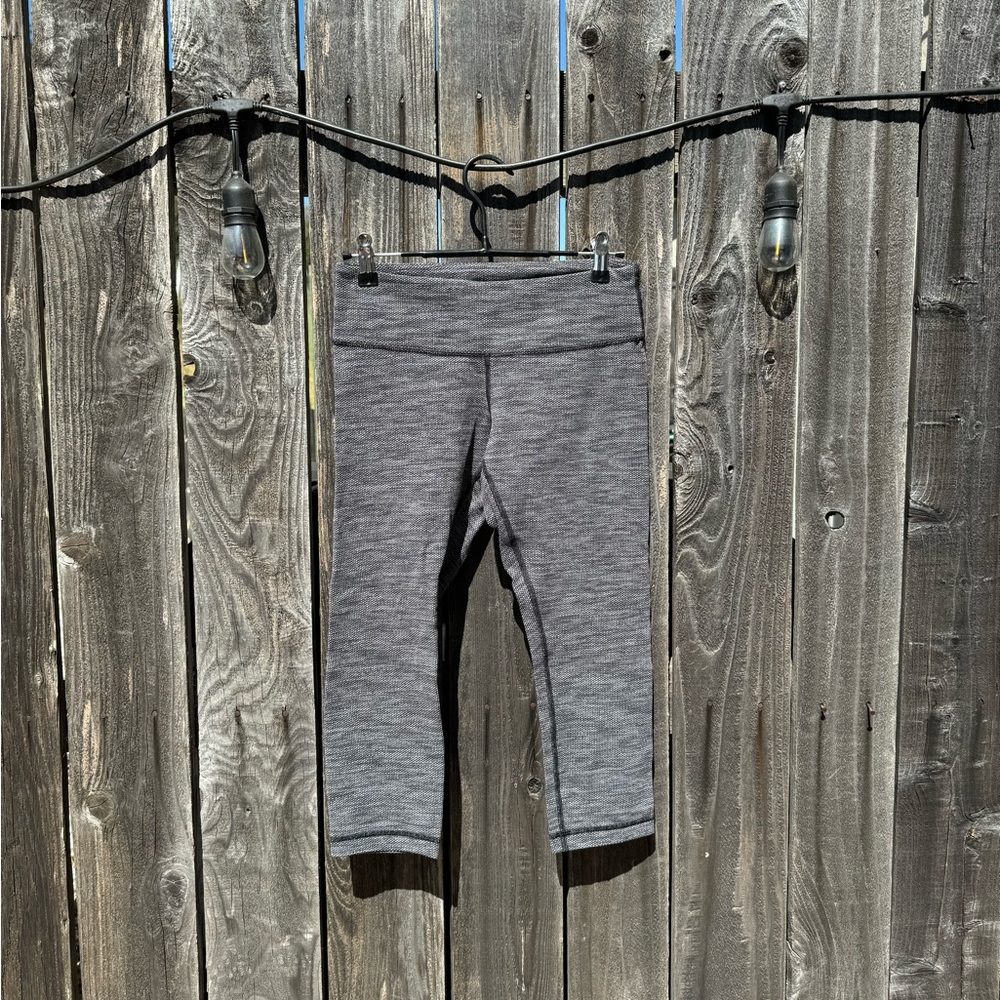 Lululemon Rare Black and Grey Diamond Dye Mid Rise Jacquard Cropped leggings 6
